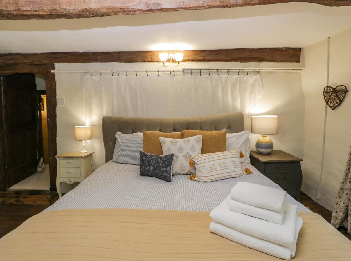 Fox Den Cottage Castle Combe Extérieur photo
