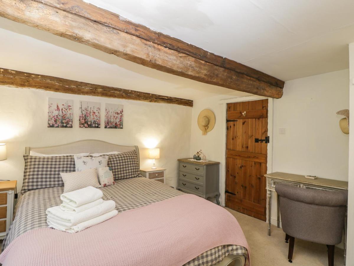 Fox Den Cottage Castle Combe Extérieur photo